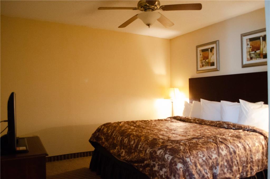 Rodeway Inn & Suites East Windsor - photo 13