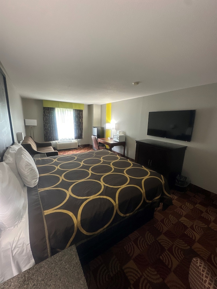 Super 8 by Wyndham Lake of the Ozarks - photo 18