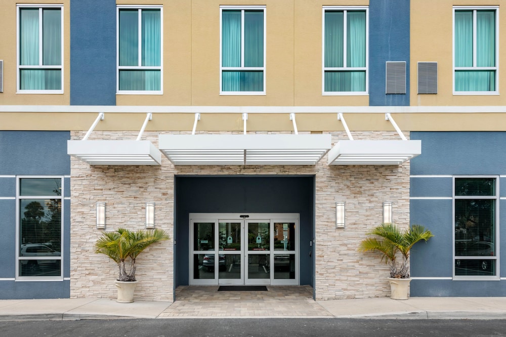 Staybridge Suites St. Petersburg Downtown by IHG - photo 71
