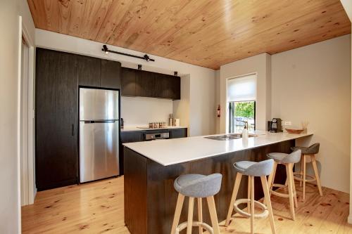 Urban Comfort 3BR with Garage and Close to City Centre — 4-Star Luxury Hotel in Christchurch, New Zealand