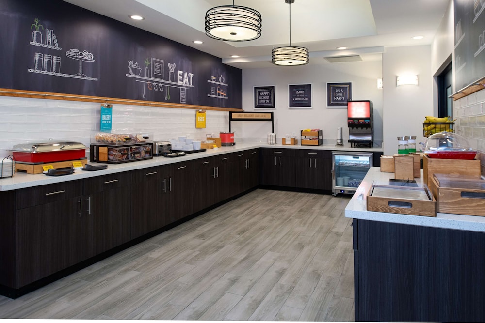 Hampton Inn Kansas City Northeast - photo 60