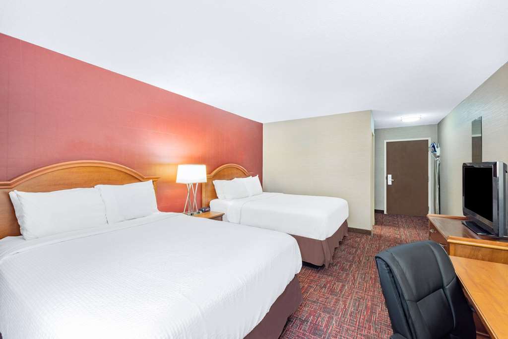 Ramada by Wyndham Grand Forks - photo 33