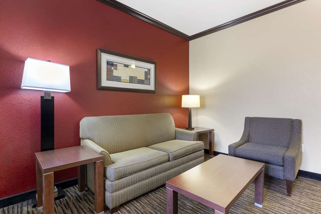 Best Western Plus Classic Inn & Suites - photo 23