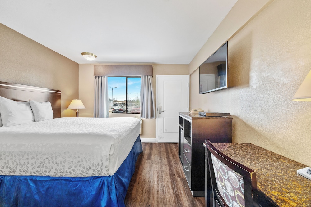 Executive Inn Hotel - photo 9