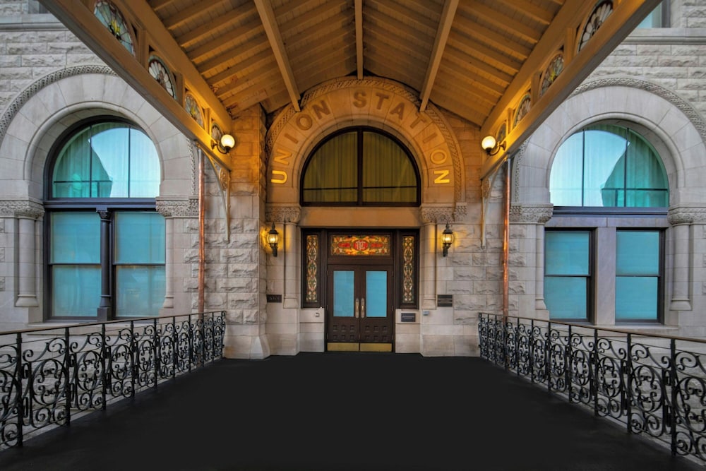 The Union Station Nashville Yards Autograph Collection - photo 112