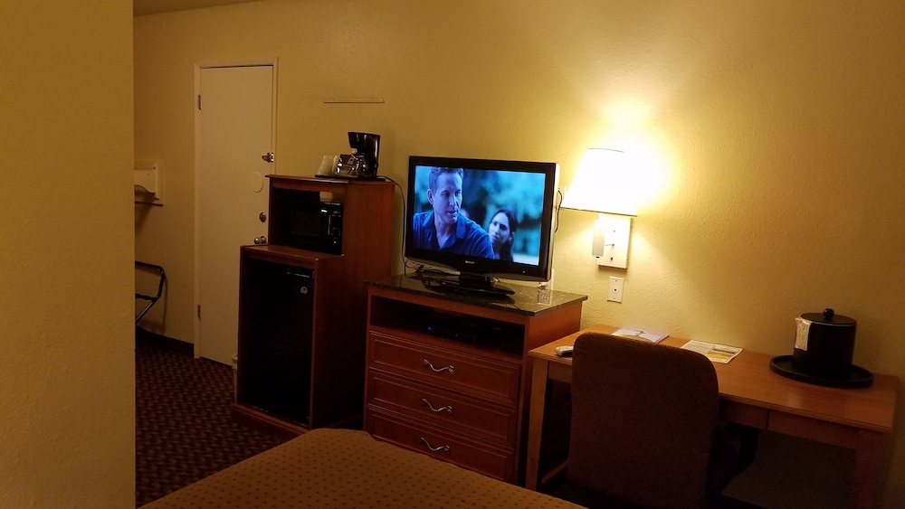 Americas Best Value Inn Lincoln Airport - photo 10