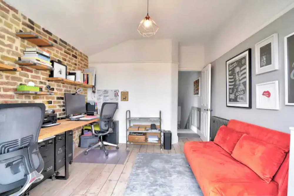 Stunning House in Leigh on sea — 4-Star Luxury Hotel in Leigh-On-Sea, United Kingdom