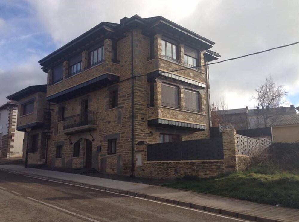 Apartamentos Dos Infantas 10694880 — Puebla De Sanabria