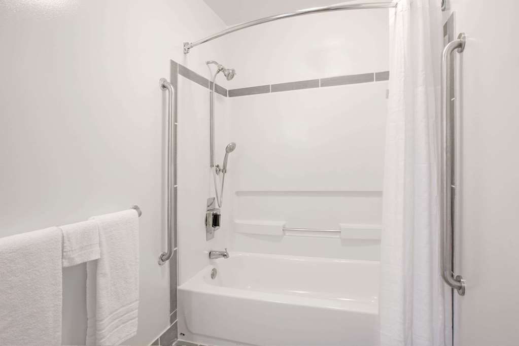 Budgetel Inn & Suites - photo 4