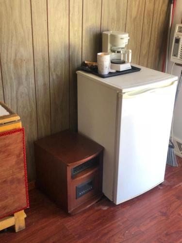 Michael Dee's Motel - photo 3
