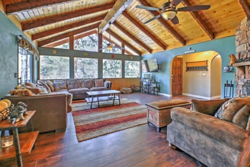 Edgars Hideaway — Big Bear City — photo 2