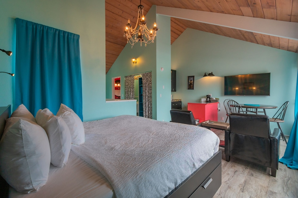 Embarcadero Resort Hotel & Marina - photo 10