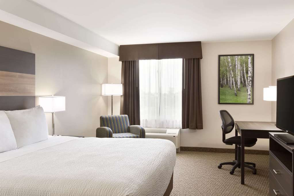 Days Inn & Suites by Wyndham Lindsay — Lindsay — photo 5