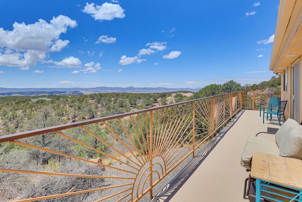 Panoramic Vistas Pergola Silver City Escape — Meriden