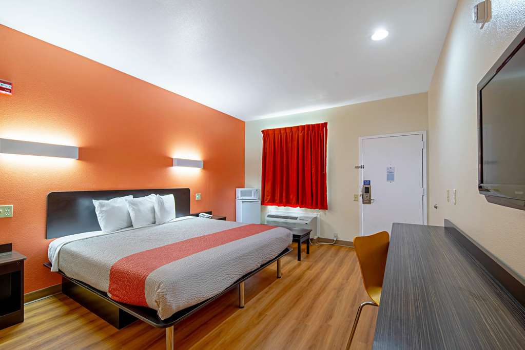 Motel 6 Rhome TX - photo 12