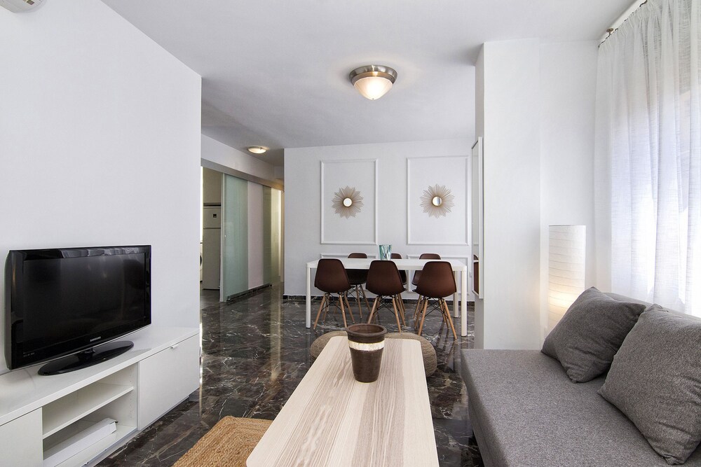 tuAnfitrion Apartamento Aben Humeya — 4-Star Luxury Hotel in Granada, Spain