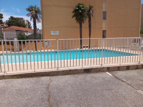 Location T2 Cavalaire Sur Mer Avec Piscine in Cavalaire-Sur-Mer, France