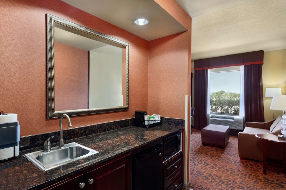 Hampton Inn & Suites Mission - photo 10
