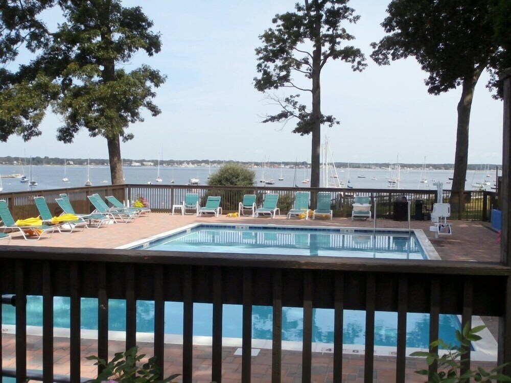 Dering Harbor Inn - photo 27