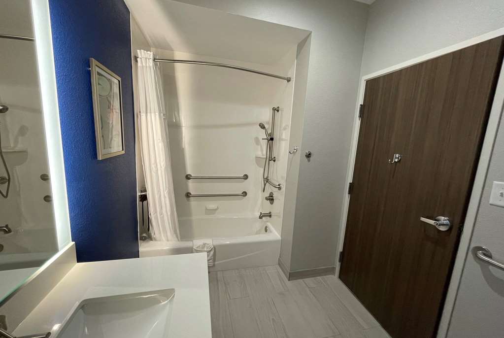 La Quinta Inn & Suites by Wyndham Valdosta - photo 23