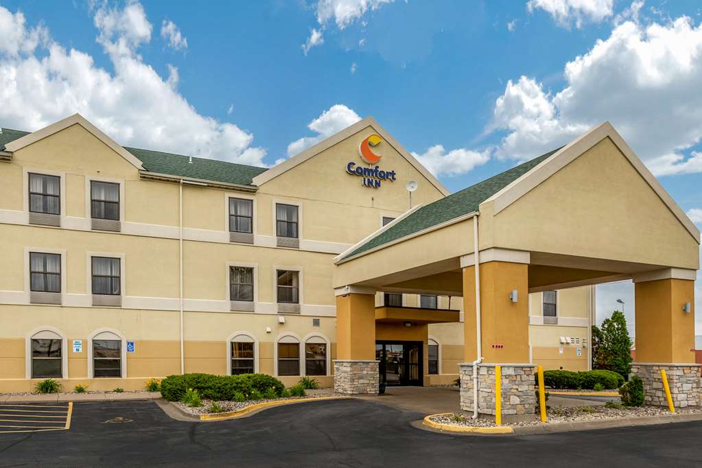 Comfort Inn Walcott near Davenport - photo 3