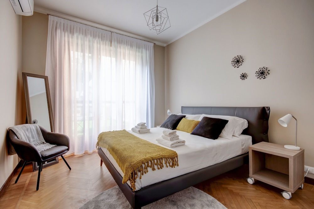 Italianway Piazza Garibaldi — 4-Star Luxury Hotel in Alba, Italy
