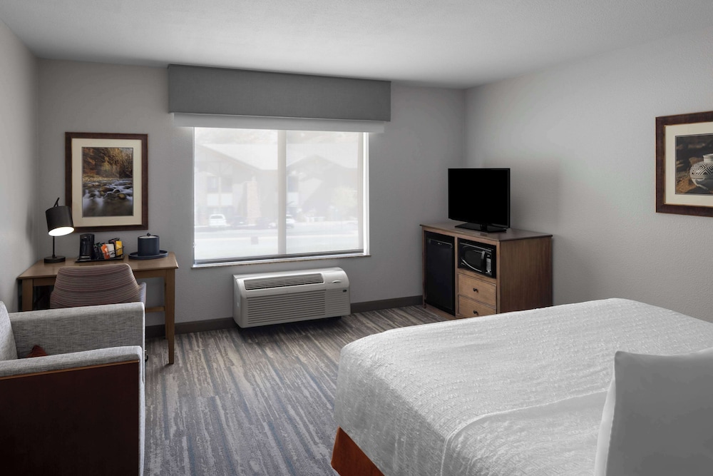 Hampton Inn & Suites Springdale Zion National Park - photo 10