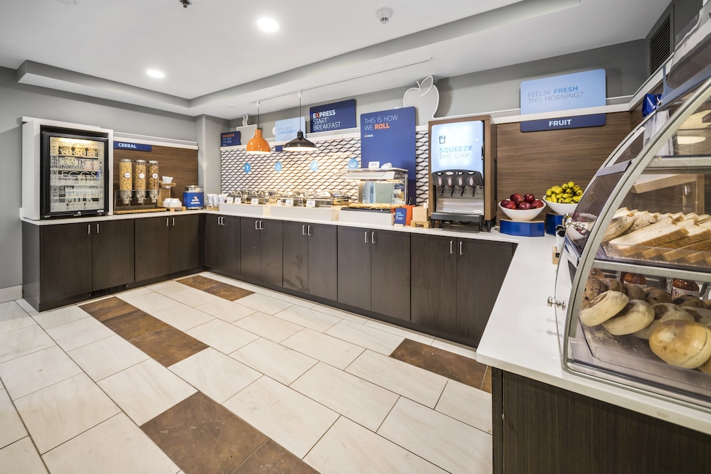 Holiday Inn Express Indianapolis South by IHG - photo 40