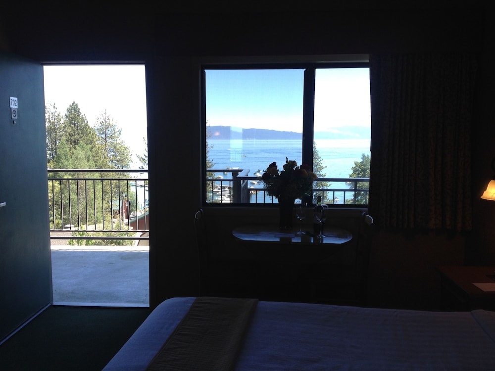 Pepper Tree Inn - photo 28