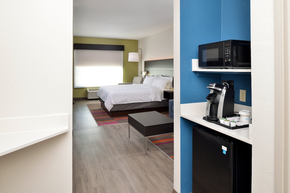 Holiday Inn Express Hotel & Suites Royse City by IHG - photo 21