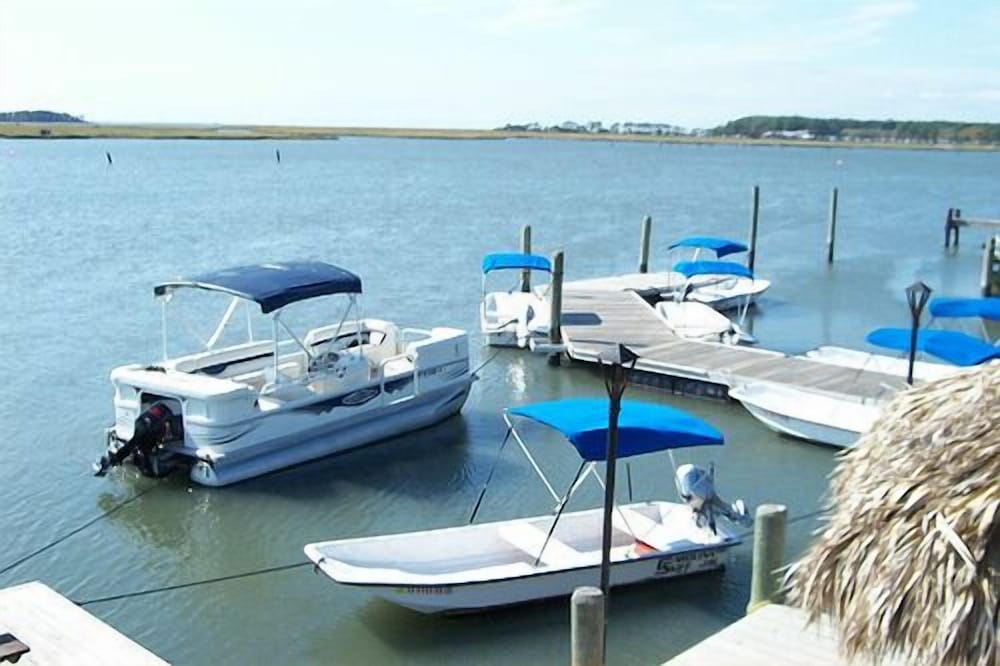 Snug Harbor Marina and Hotel - photo 29