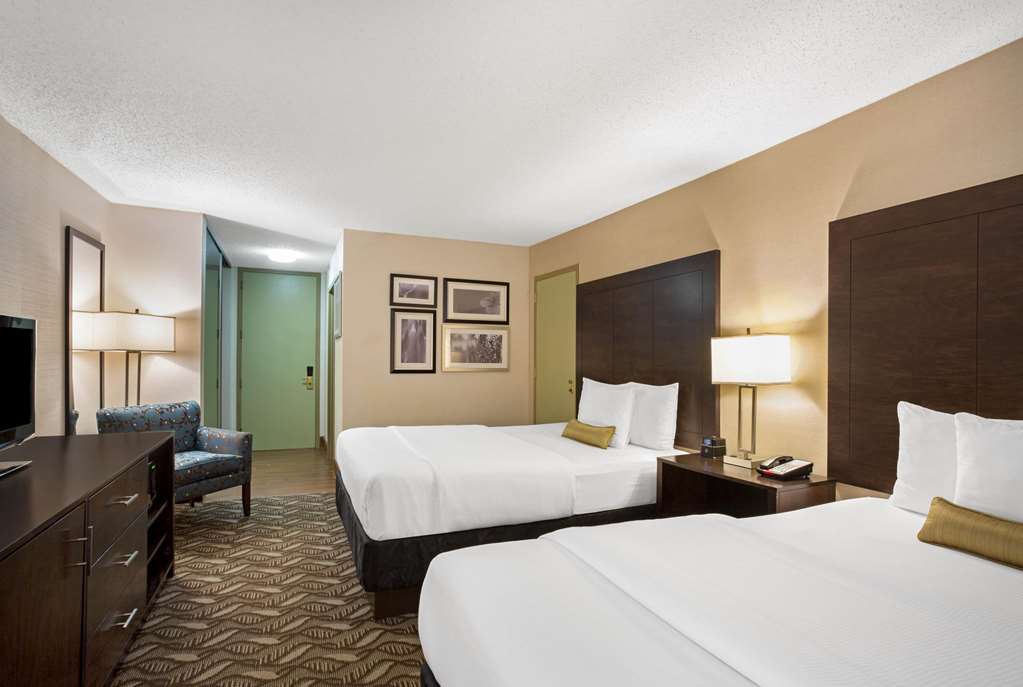 La Quinta Inn & Suites by Wyndham Springfield MA - photo 14