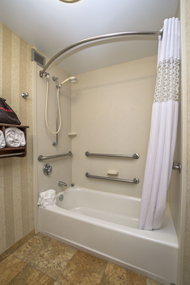 Hampton Inn Portsmouth Central - photo 36