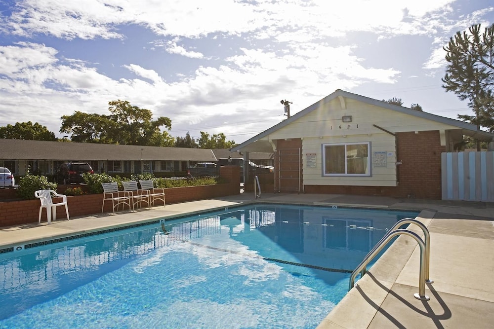 Americas Best Value Inn Livermore - photo 11