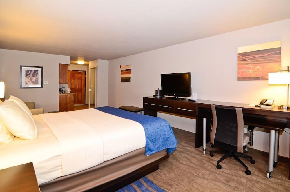 Astoria Hotel and Event Center - photo 12