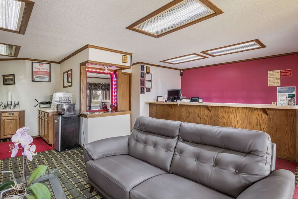 Econo Lodge Cameron - photo 8