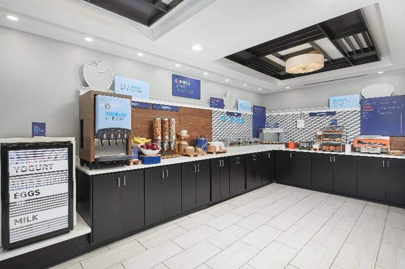 Holiday Inn Express I 26 & Us 29 At Westgate Mall by IHG - photo 33