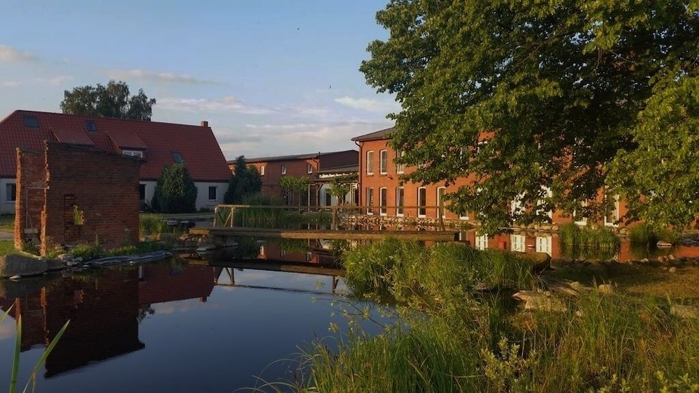 Landhotel Kreien — Luebz