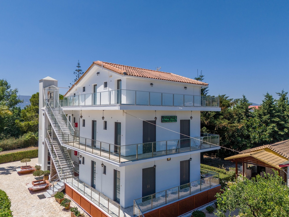 Pettas Apartments — 4-Star Luxury Hotel in Zakynthos, Greece