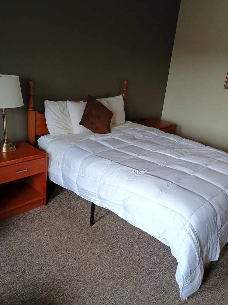 Landmark Motel - photo 12