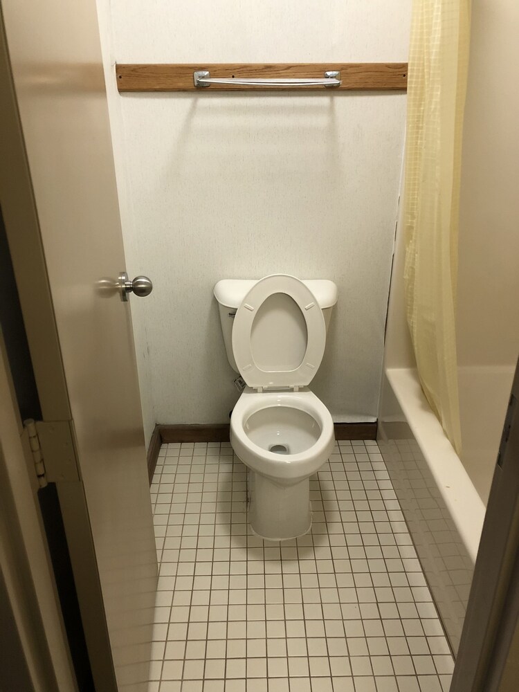 Denison Inn & Suites - photo 34