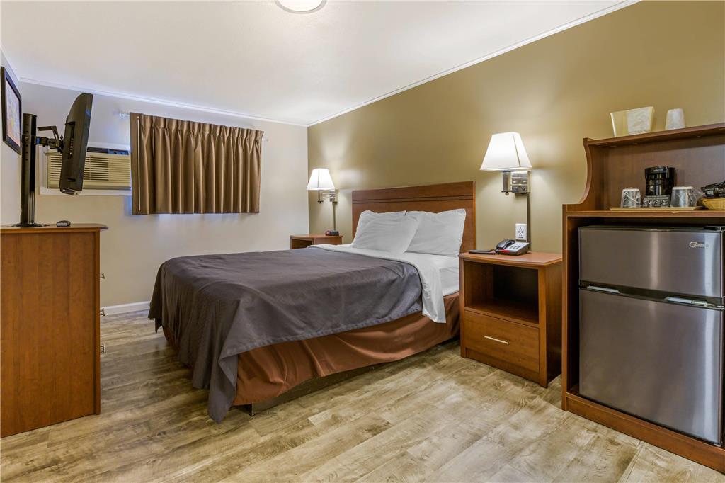 Econo Lodge Bellefonte I 99 - photo 13