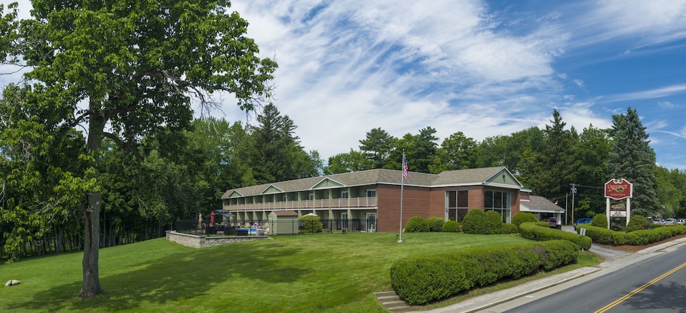 University Inn Academic Suites — hotel in Orono