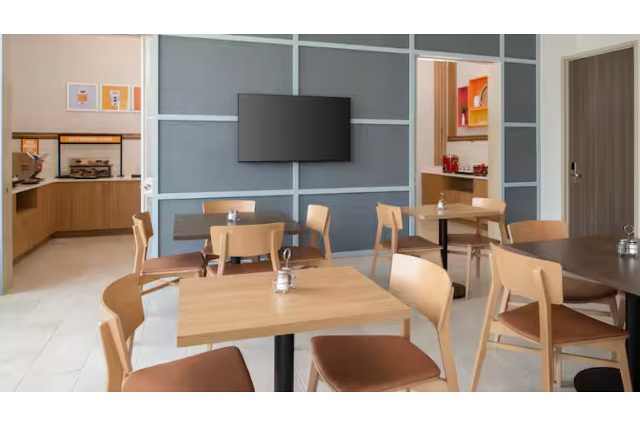 Hampton Inn by Hilton North Hollywood - photo 11