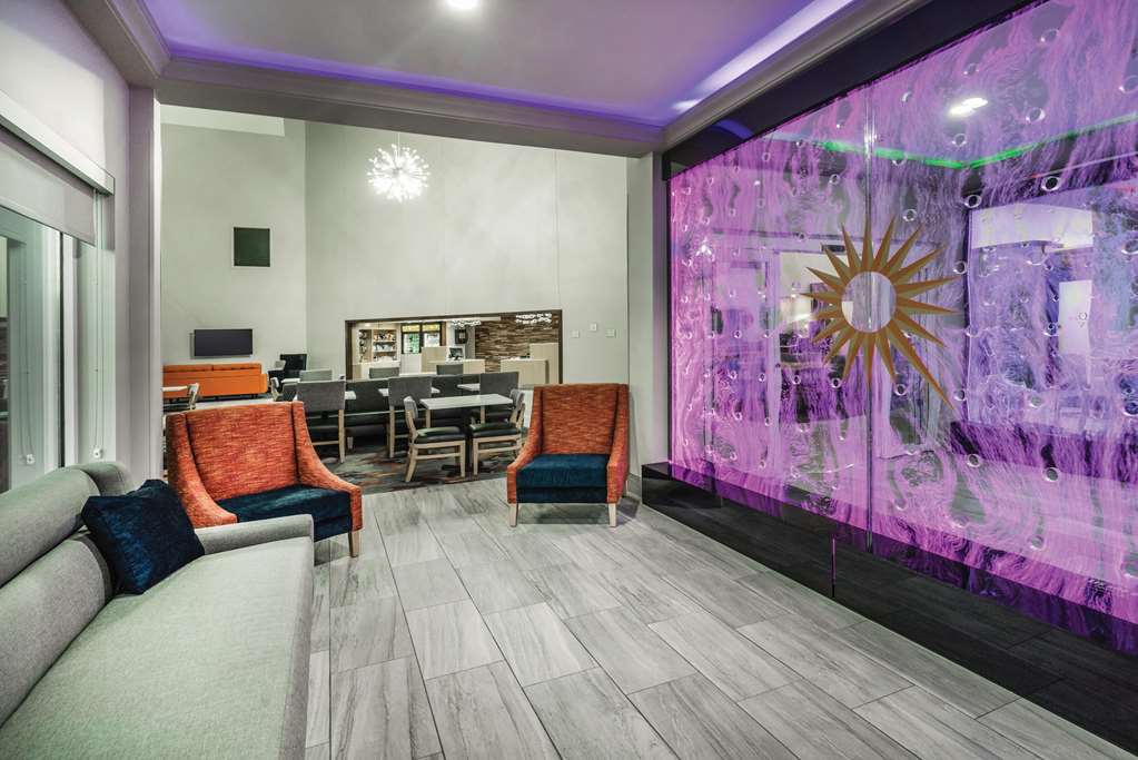 La Quinta Inn & Suites by Wyndham Chattanooga Hamilton Place - photo 5