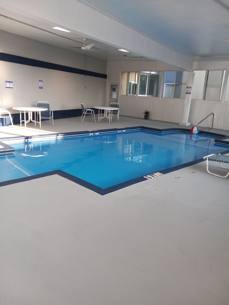 Motel 6 Dawsonville GA North GA Premium Outlets - photo 23