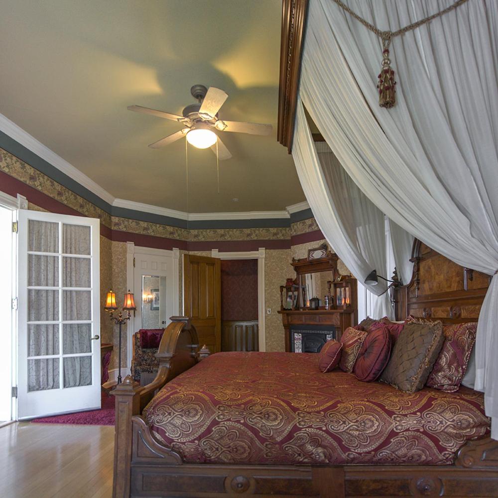 Alexander Mansion Bed and Breakfast - photo 6