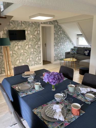 Ty Refuge 2 a 4 Vacanciers Terrasse Plages Et Commerces a Pied Parking in Carnac, France