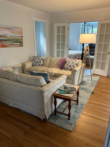 Suzy Q S Cozy Downtown Retreat — Traverse City