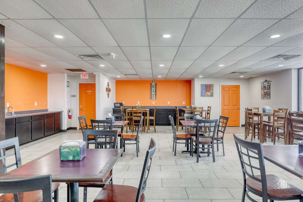 Econo Lodge Neenah - photo 42